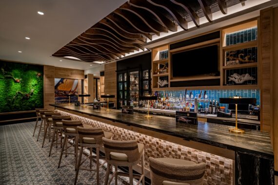 latitudes bar