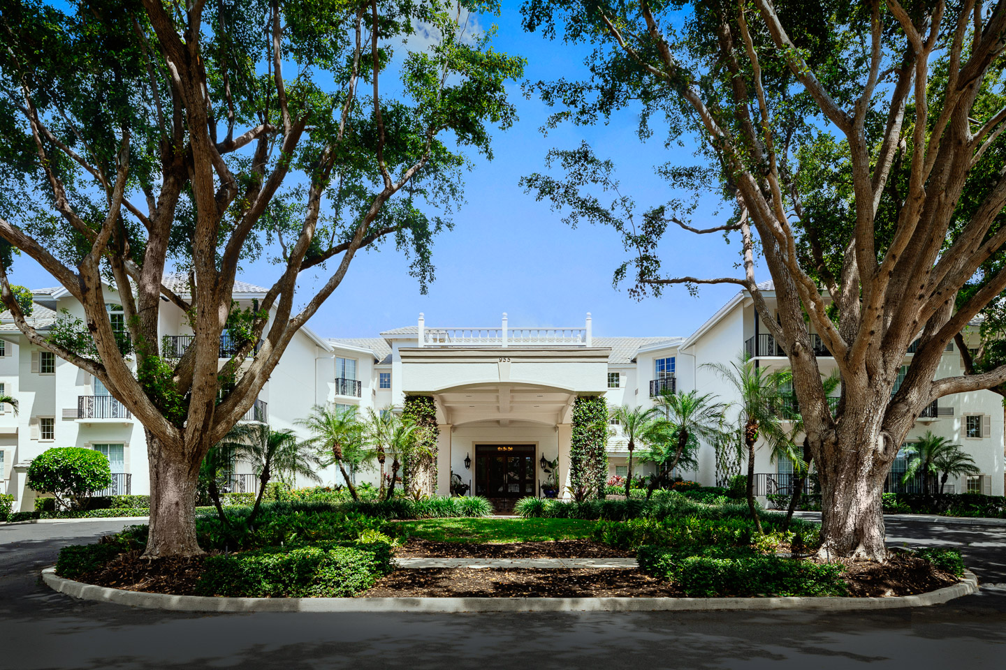 exterior of capri inn